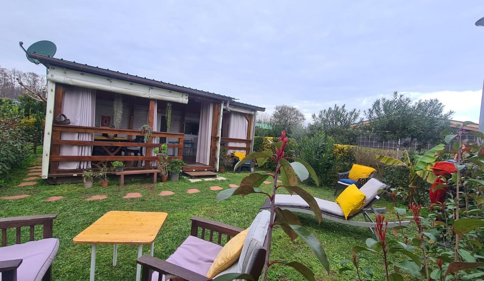 Campsite Mobil Avec Jolie Terrasse En Bois Et Jardin ,a 150 De La
